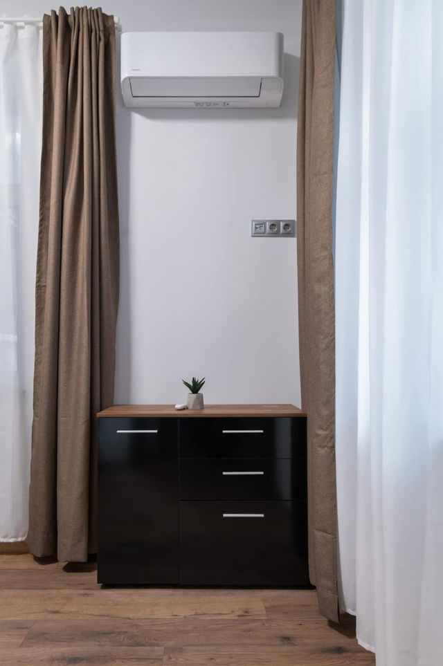 Modern 2BD/2BA Designer Apartment - Prime Location