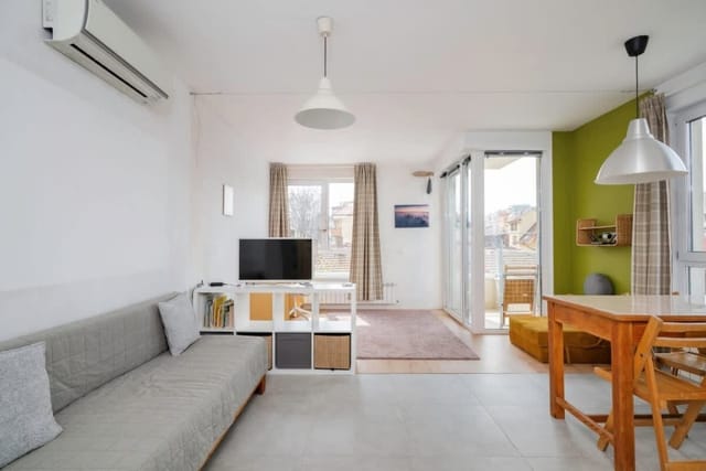 Bright and Cozy 1BD Apartment plus Desk