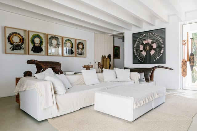 Casa da Volta — Contemporary Walled Villa with Courtyards & Exceptional Natural Light