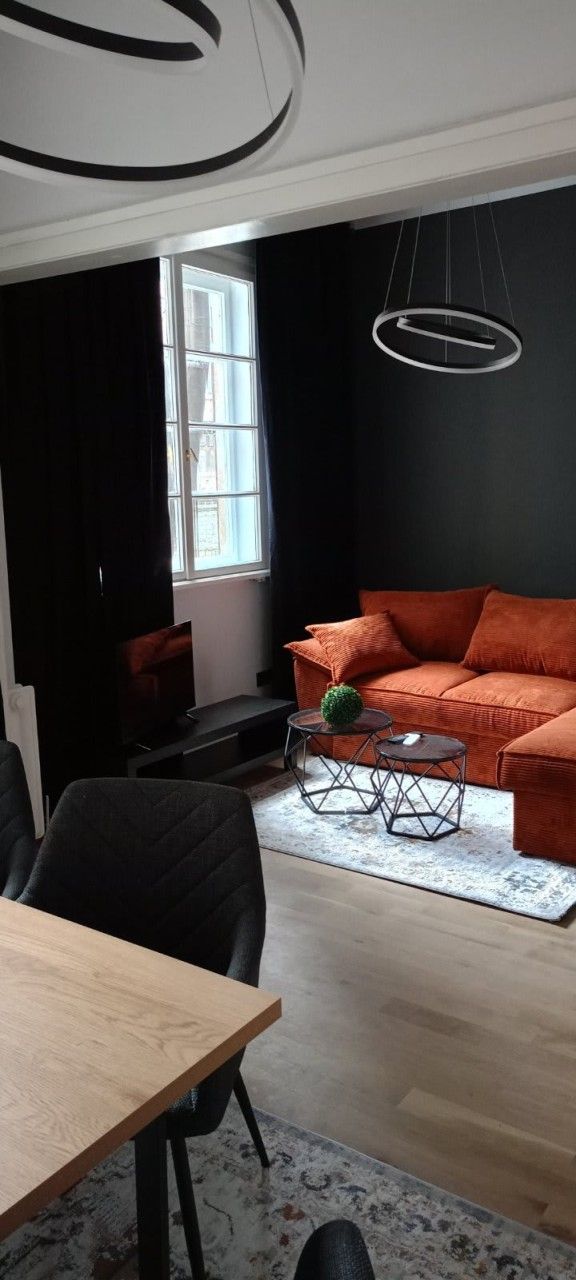 Urban Comfort: Central 1BDR near