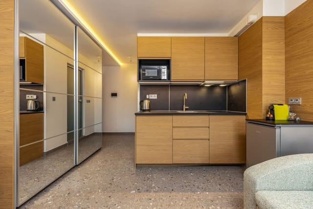 Downtown Modern Studio with Balcony