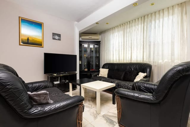 Spacious 2-Bedroom Maisonette in City Centre