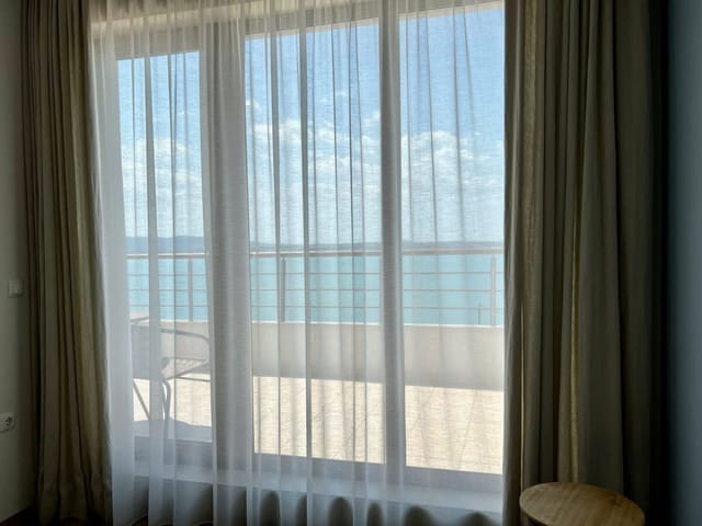 Romantic Getaway 1-BD Apartment with Sea View