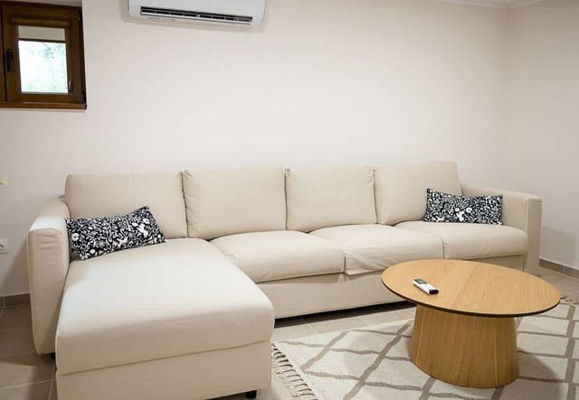 Private Villa with 5BD, Pool & Stunning Sea Views