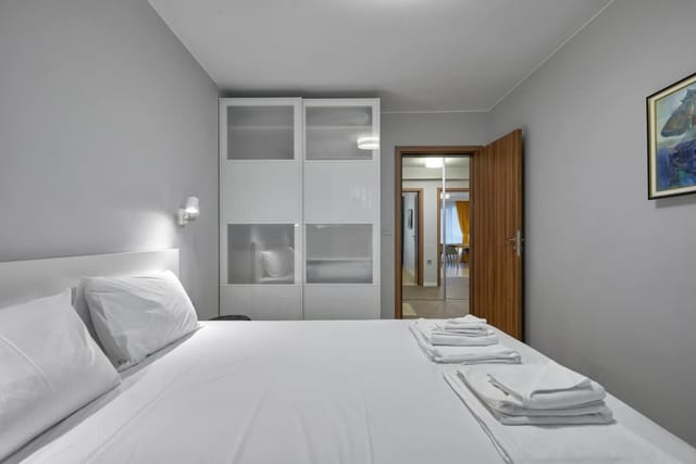 The Little Things - New Apt with Parking