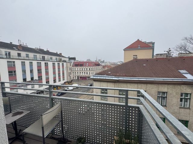 Bright Modern Apartment with Private Vienna Balcony - Photo 4