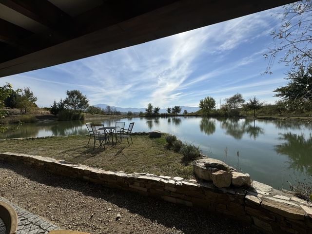 Zornitza Family Estate - Lake