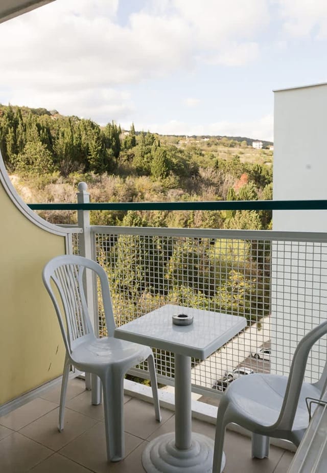Sunny Studio in Hotel Berlin, Steps from the Beach