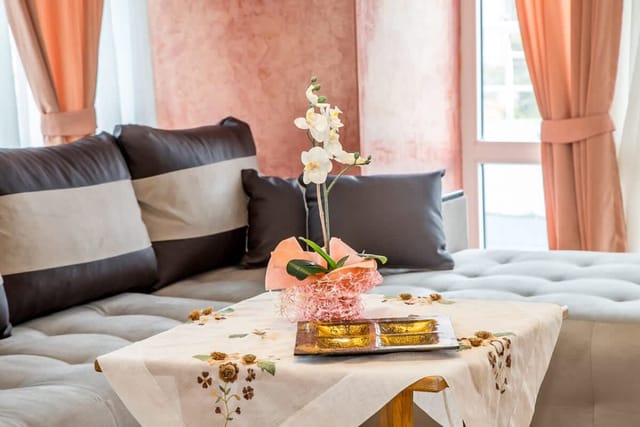 Spacious & Sunny Maisonette w/ Terrace near Centre