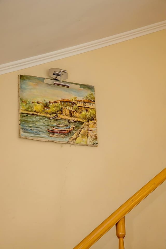 Spacious & Sunny Maisonette w/ Terrace near Centre