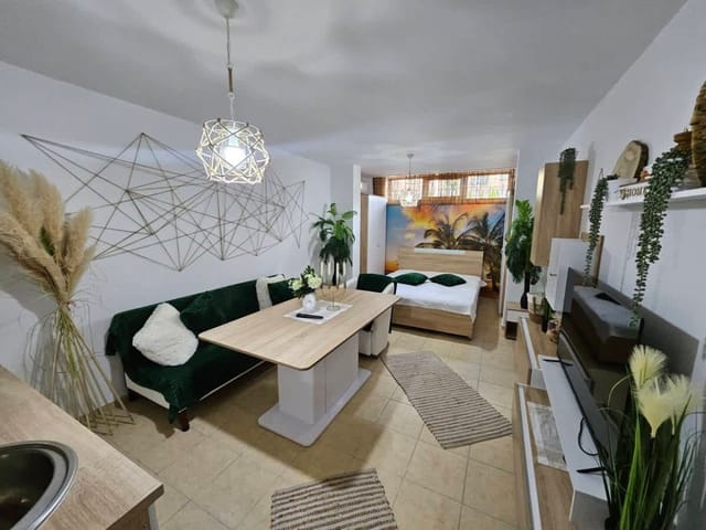 Tropical Chic for Two – Basement Studio  Escape