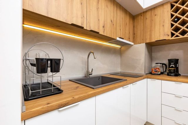 Magnolia Gardens - 1BD with Balcony & Parking