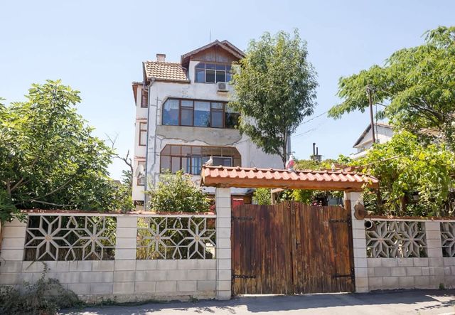 Cozy Sea-View Flat with Balcony in Galata, Varna