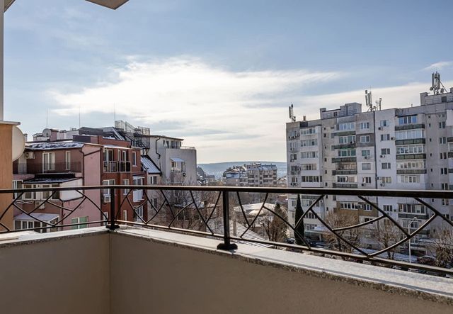 Stylish 2BR Apartment - Underground Parking, Varna