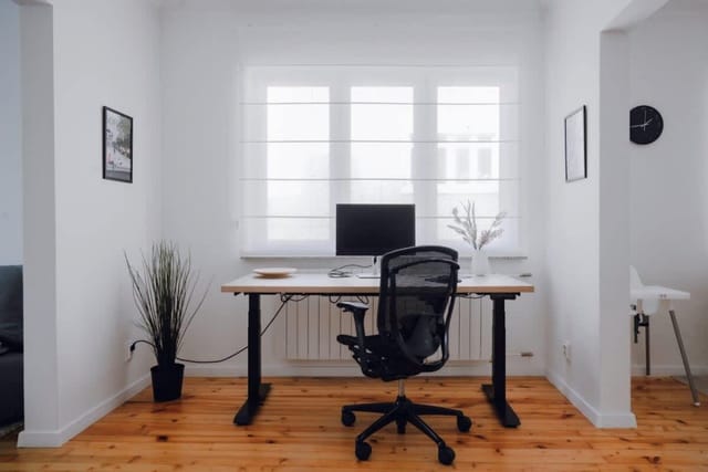 Luminous Central Retreat Spacious 2BD Apartment - Photo 4