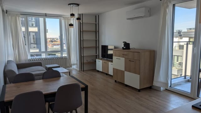 Stylish Living in Kompleks Reina - 1BD with desk