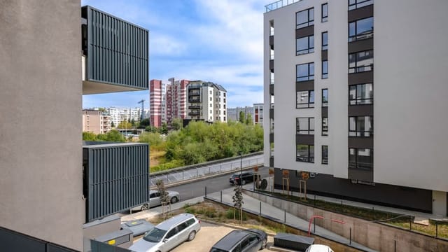 Fresh & Modern Apartment with Balcony