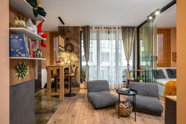 Warm & Stylish Retreat in a Quiet Area