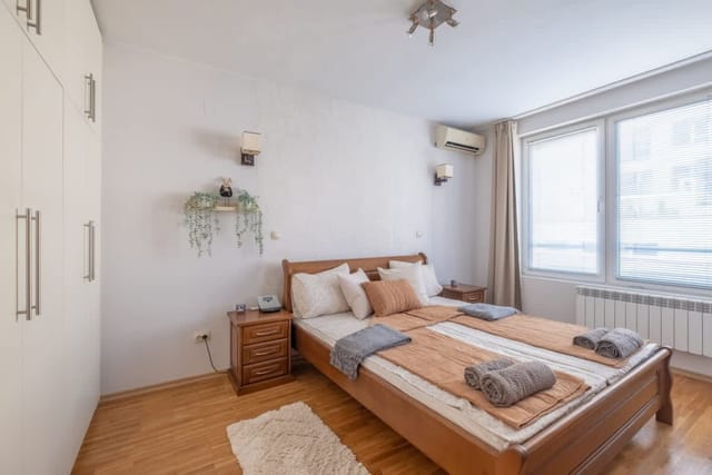 Spacious 1 bedroom apartment in a lively center