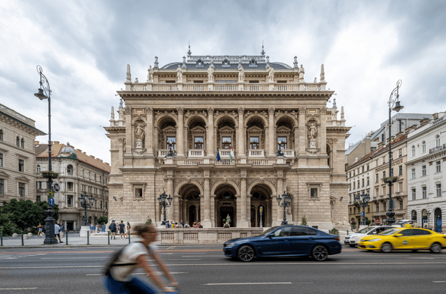 MAGYAR ÁLLAMI OPERAHÁZ - HUNGARIAN STATE OPERA