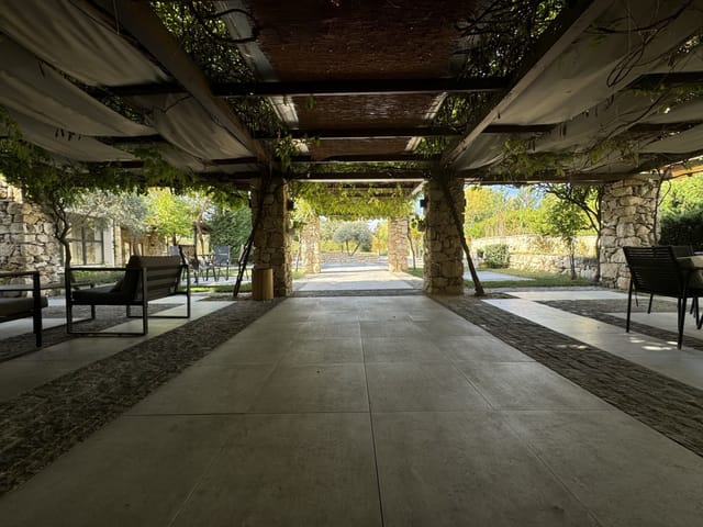 Zornitza Family Estate - Hotel