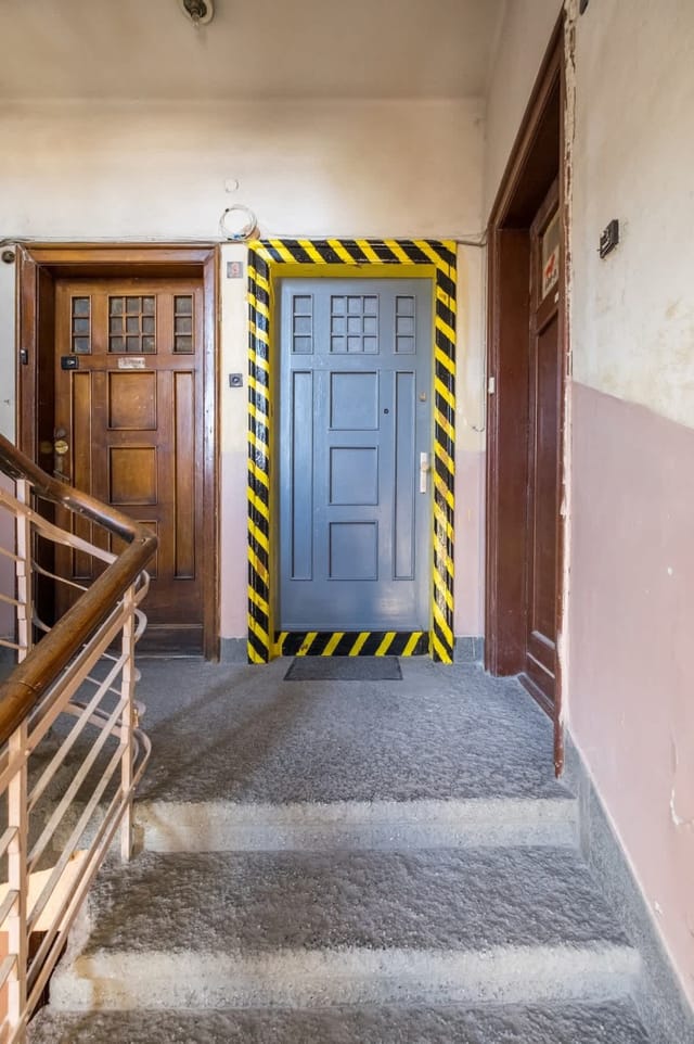 2 BDR & 2 BTHR Funky Apartment / Supreme Location