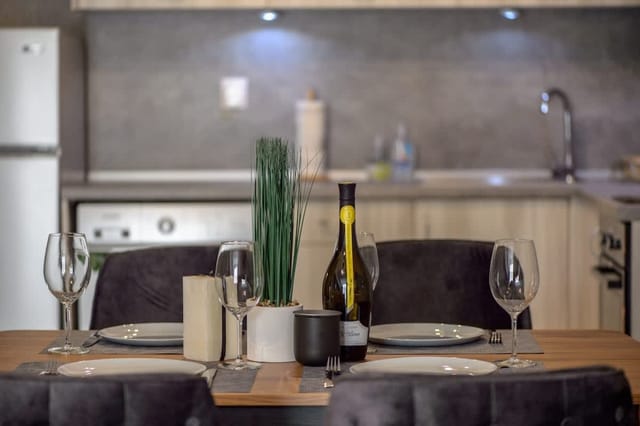 Luxury 2-bedroom apartment by Studenets Center