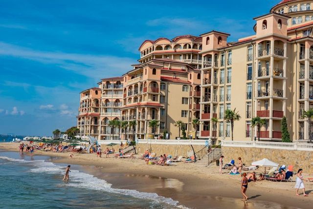 Atrium Apartment with balcony