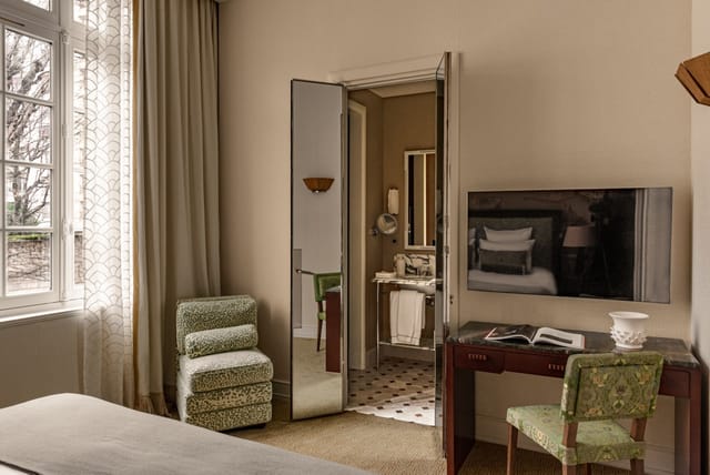 Our apartments located in a separate villa next to the hotel offer the decor and feel of the Saint James Paris with the intimacy of a private home.