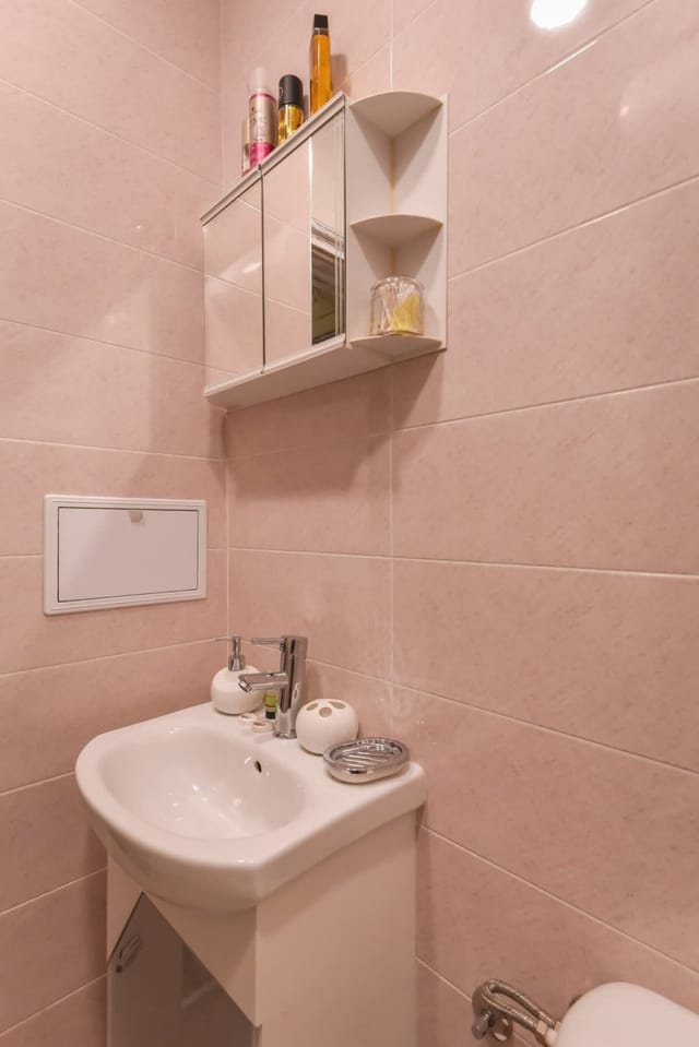 Vintage Spot - Colorful One-Bedroom Apartment