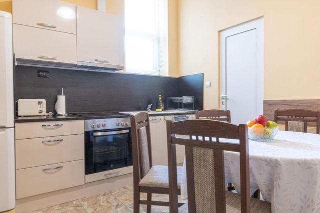 Apo Apartment - Top Center