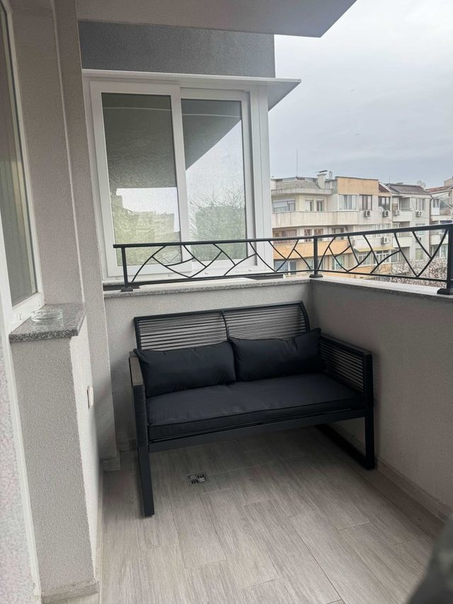 Stylish 2BR Apartment - Underground Parking, Varna