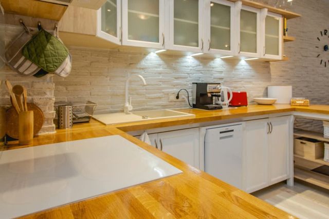 Lovely 3BD flat with Parking and Sea View