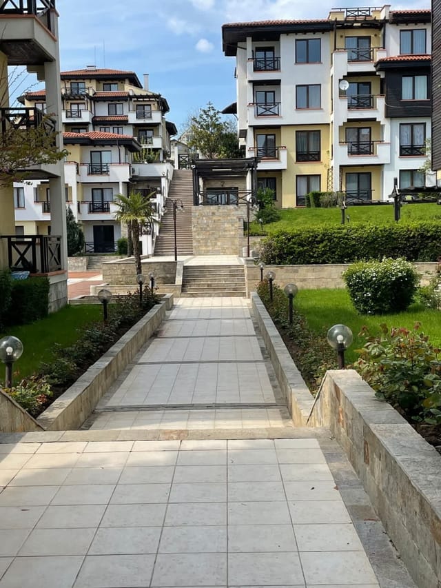 1BD Flat on the Beach with Parking