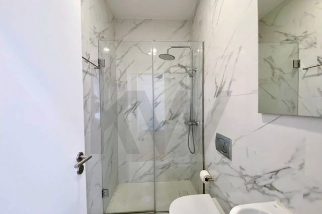 2 BDR & 2 BTHR Duplex with 2 balconies