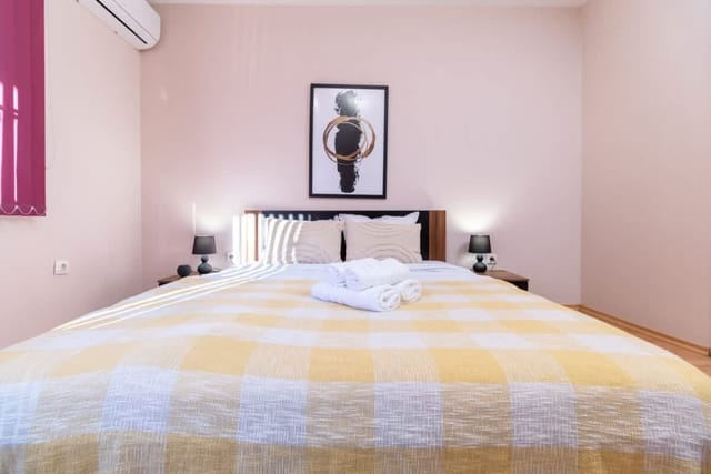 Comfortable 2BR Urban Getaway in City Center