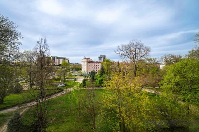 New With The Best View - 2BD Bright Flat Near NDK - Photo 4