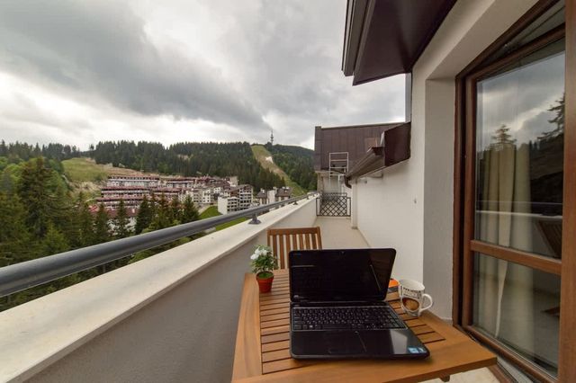 Luxury 2-bedroom apartment by Studenets Center