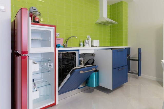 Pop your C-o-l-o-r-s - Funky and Modern 1BDR. Apt.