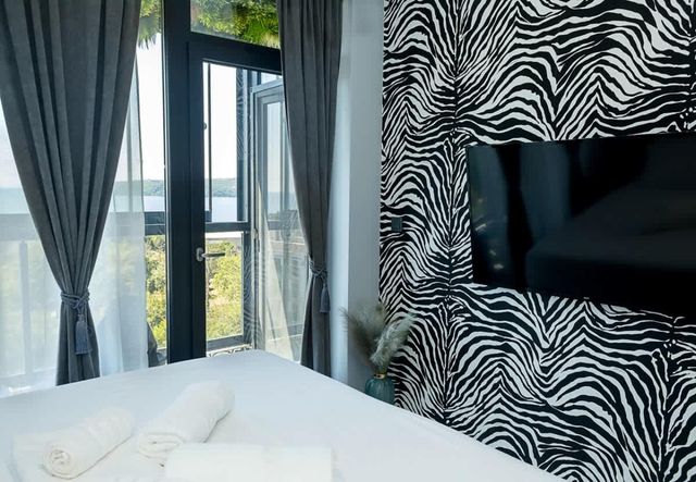 Royal View –Luxury 2BR Apartment with Sea Panorama