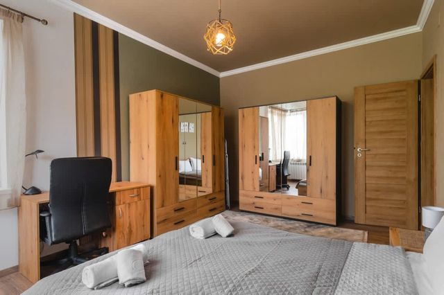 Eagles' Bridge ~ 1BD flat with desk - Photo 4