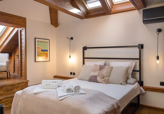 Stylish Maisonette Just Steps from the Sea Garden