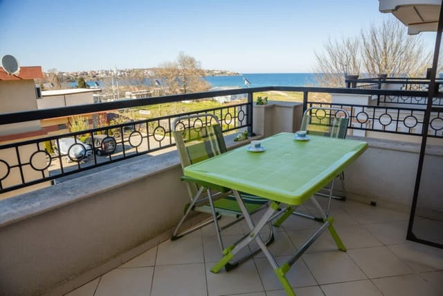 Green Life One-Bedroom Apartment with Sea View - Photo 3