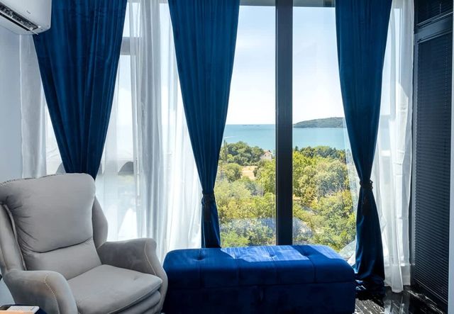 Royal View –Luxury 2BR Apartment with Sea Panorama