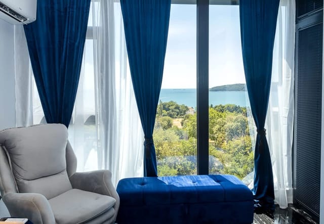Royal View –Luxury 2BR Apartment with Sea Panorama