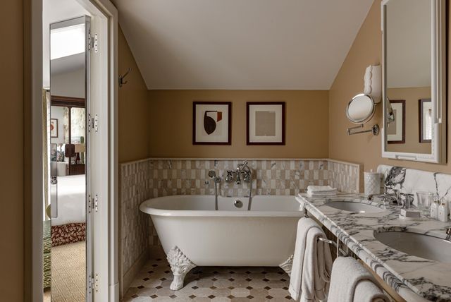 Our apartments located in a separate villa next to the hotel offer the decor and feel of the Saint James Paris with the intimacy of a private home.