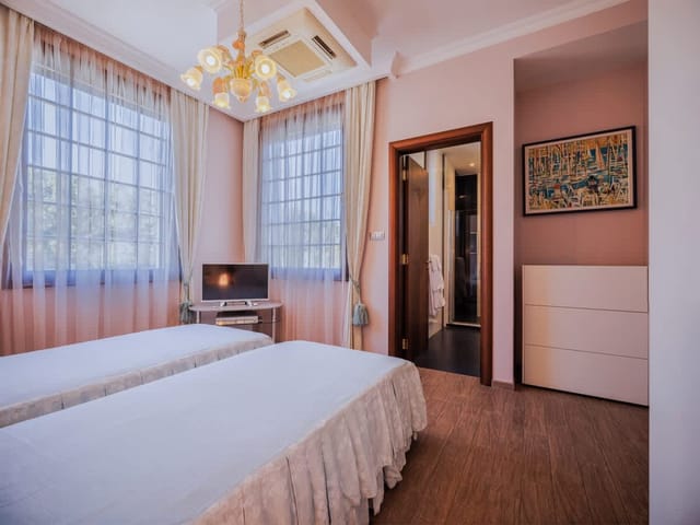 Luxury Villa with Pool- 4 Bedrooms in BlackSeaRama