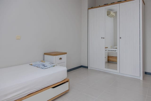 Lovely 3BD flat with Parking and Sea View