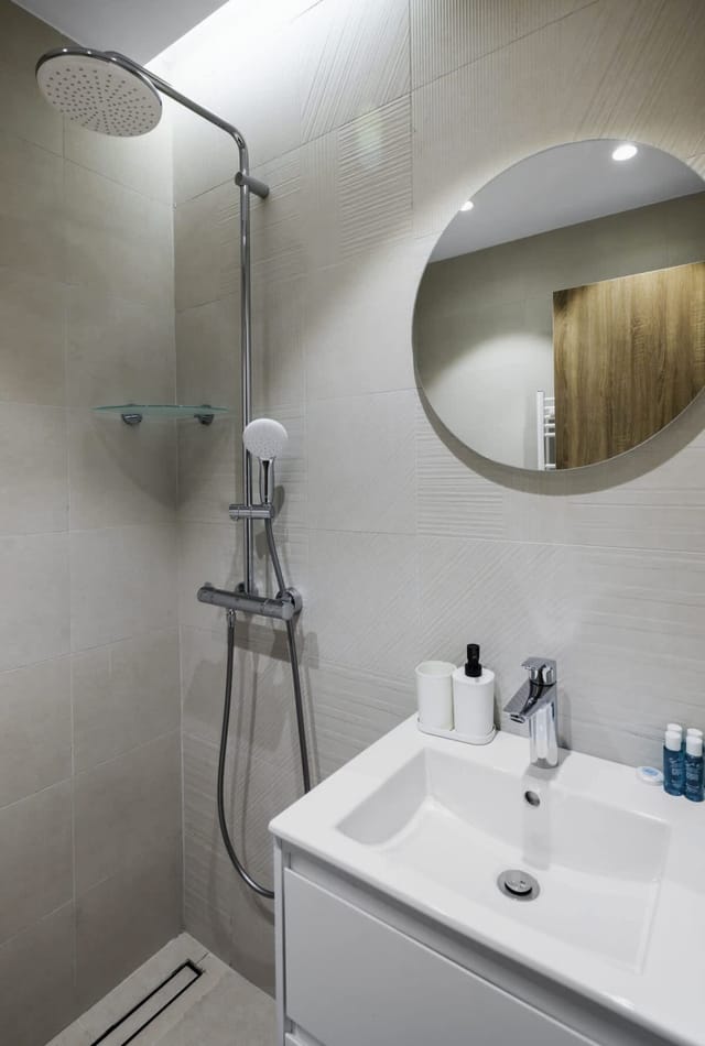 Aviva Living - 2BD Apartment With Free Parking