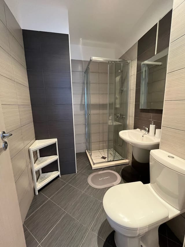 Spacious 3BD flat with Parking and Sea View